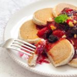 pancakes proteici con frutta cotta