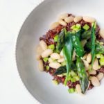 Riso rosso, asparagi e fagioli bianchi